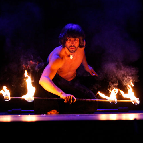 Into the fire Miguel Rubio color nocturna malabares con fuego