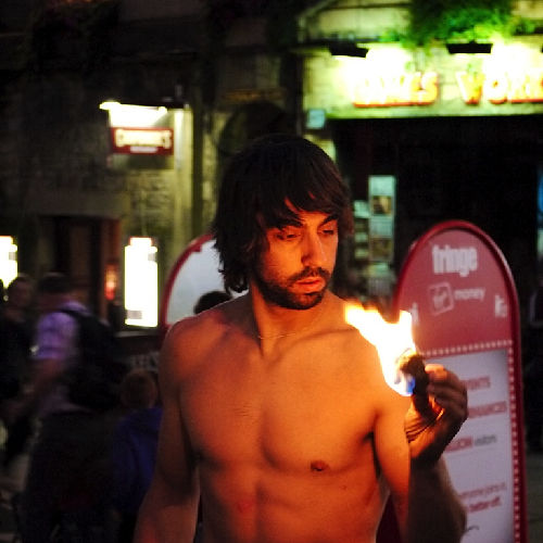 Into the fire Miguel Rubio color nocturna con fuego en la mano